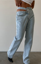 Load image into Gallery viewer, Broken Waistband Jeans
